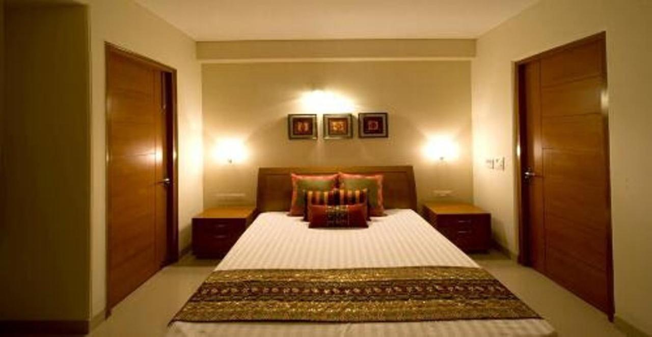 Hotel Inn Ноида Екстериор снимка